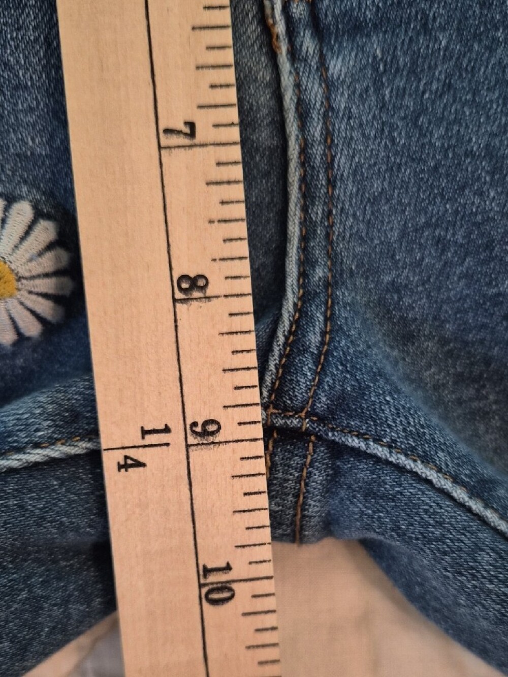 Judy Blue -Skinny Fit Jeans Daisy Embroidered  - Size 3/26 - Picture 4 of 8